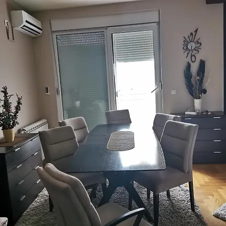 Mint * Sremska Mitrovica